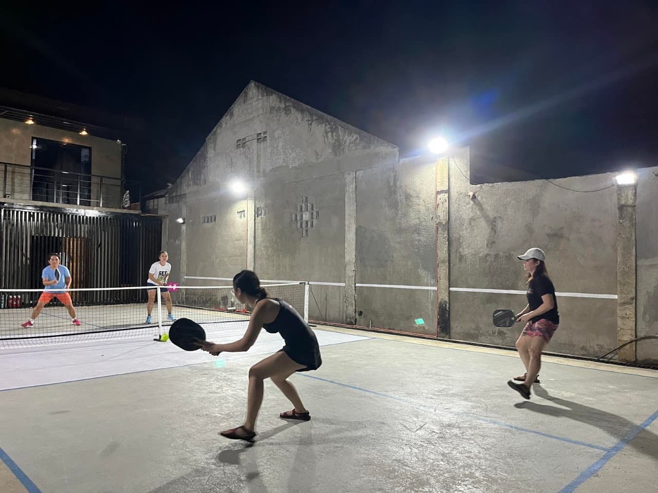 BPickle Maribojoc pickleball court in San Vicente — main view