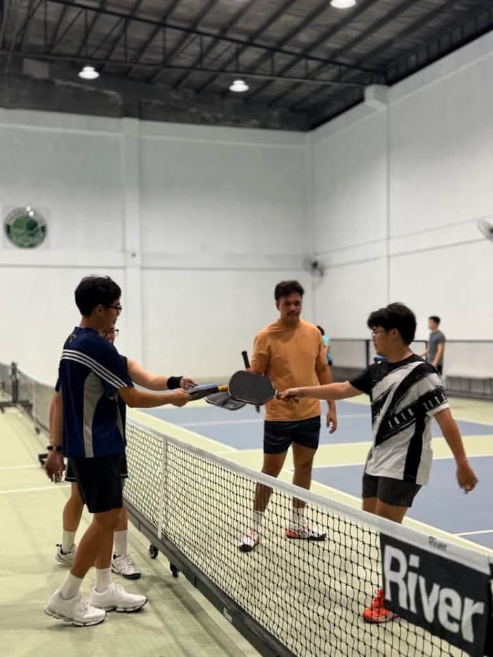 Paddlehub Sports Center pickleball court in Diversion Road — main view