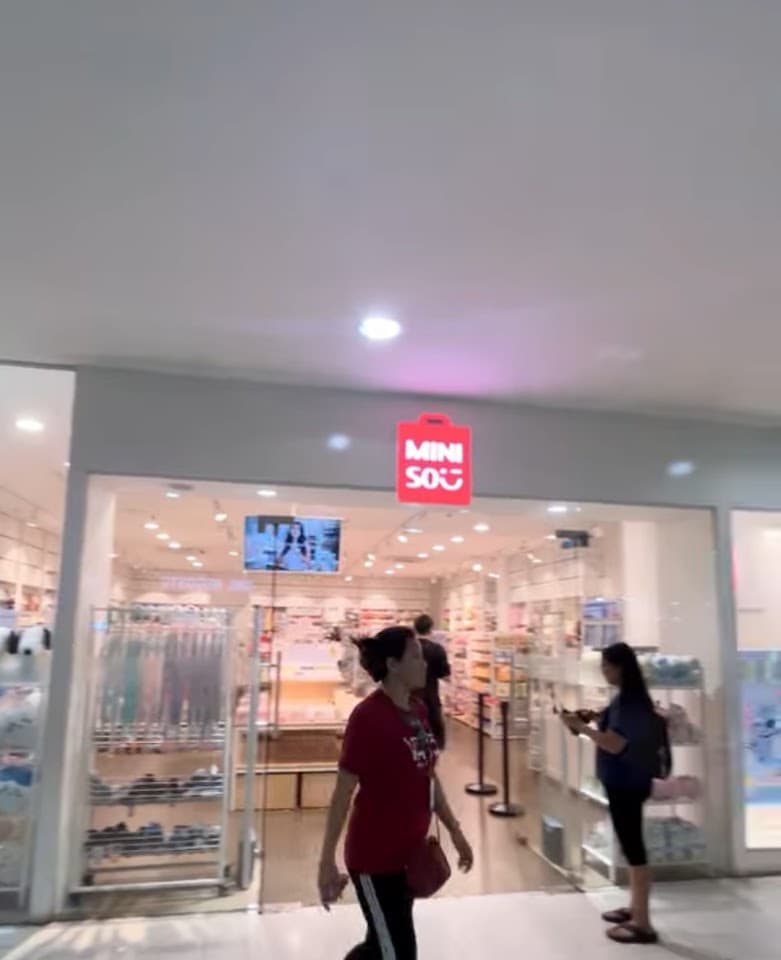 Lotus Mall Pickleball pickleball court at Nueno Avenue, Imus, Cavite | PickleBoard